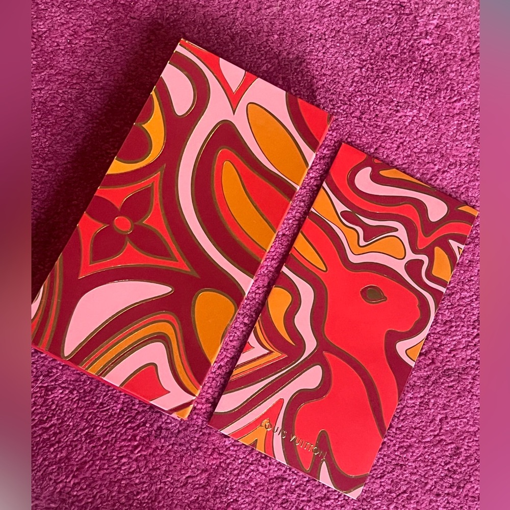 LOUIS VUITTON envelopes or table Decor
